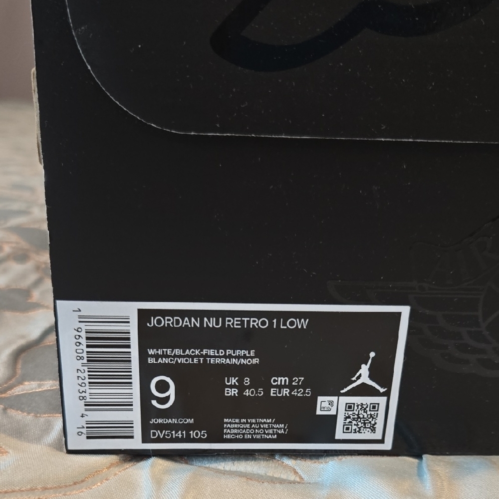 Jordan Athletic Shoes Black and Purple - Picture 9 of 10